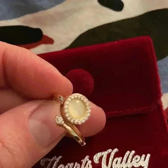 Hearts Valley moonstone meditation spinner ring - Picture 5 of 7